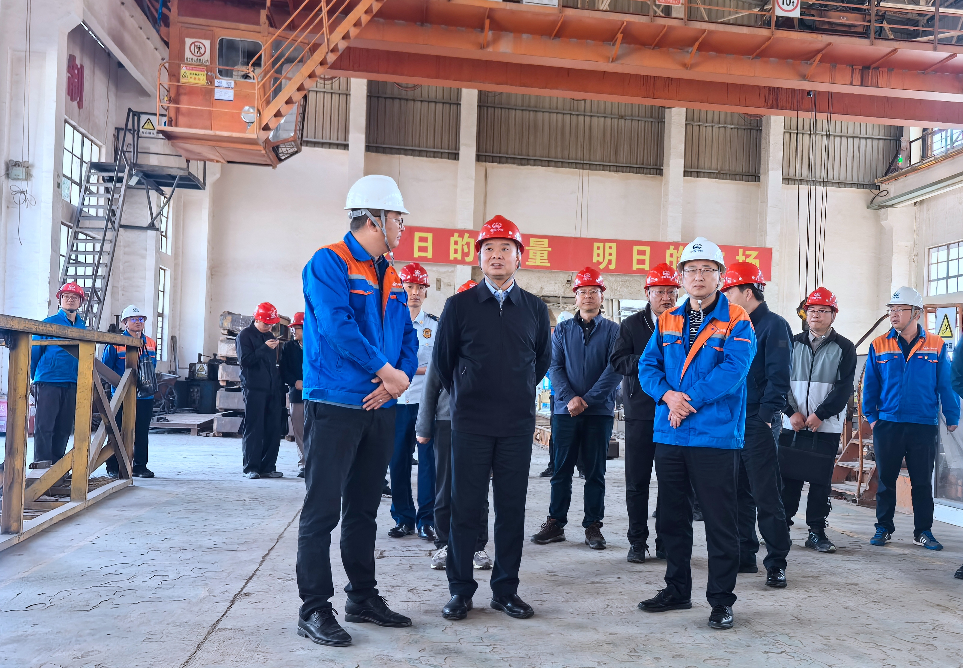 云南省滇中新区党工委副书记、管委会副主任杨东伟一行到昆明轨枕公司开展现场调研