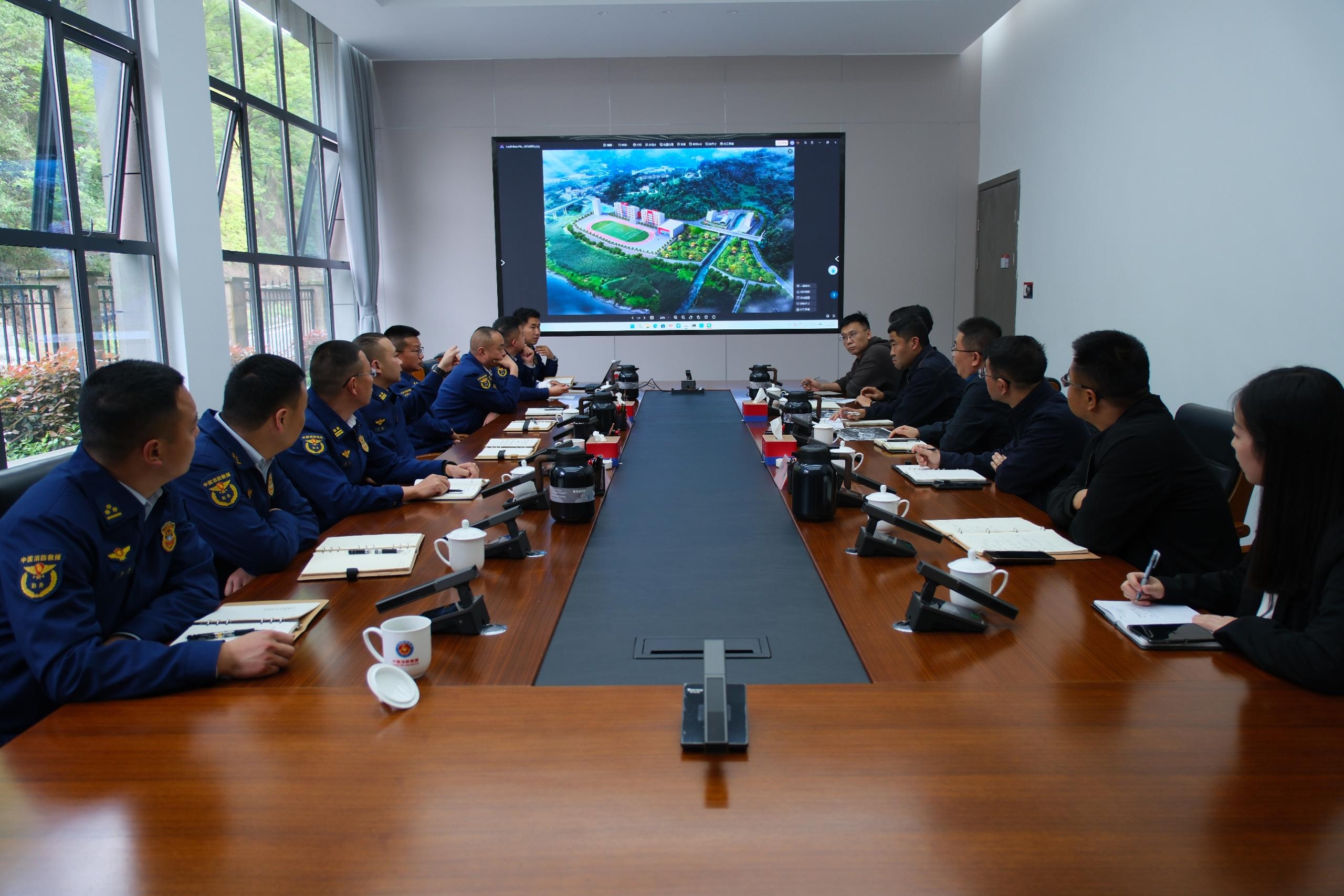 罗鸣带队拜访阿坝州消防救援支队 推进应急通信联训基地项目设计