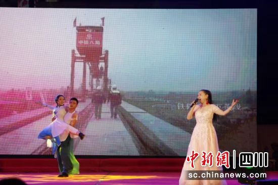 中铁八局演出的《两地书、工程情》 中铁八局演出的《两地书、工程情》