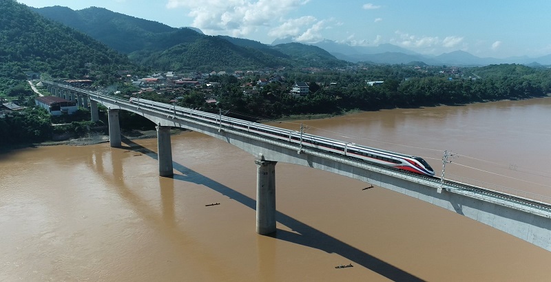 荣获国家建筑业鲁班奖的中老铁路琅勃拉邦湄公河特大桥