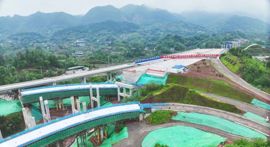 【五保一树】履约佳绩！中铁八局渝赤叙高速项目再获评业主单位劳动竞赛第一名